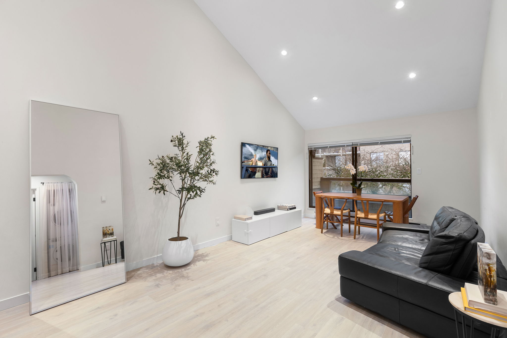 #408 – 1363 Clyde Avenue